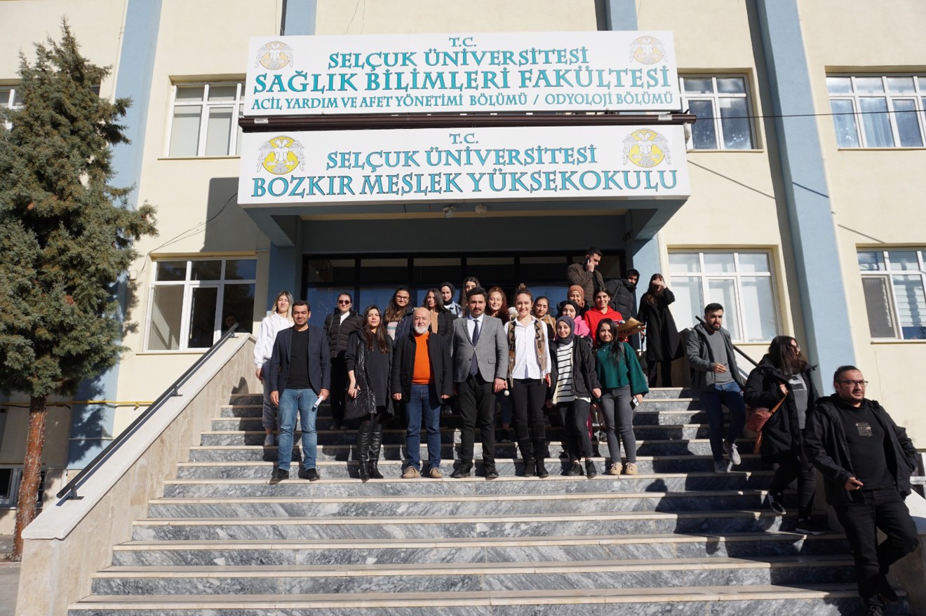 Gazeteci-Yazar Uğur Özteke, “Halkla İlişkiler ve Gazeteciliğin Dünü Bugünü Yarını” Konusunda Konferans Verdi.